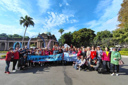 葉林傳副議長，市政參觀遊覽車